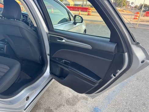 Used 2019 Ford Fusion SE image 20