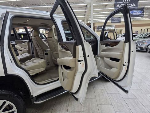 Used 2016 Cadillac Escalade 4WD image 17