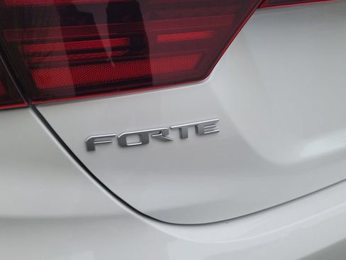 Used 2023 Kia Forte GT-Line FWD image 11