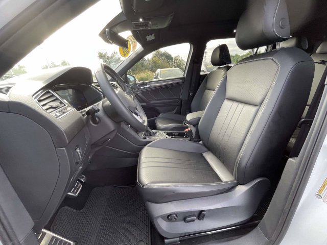 Certified 2023 Volkswagen Tiguan SE R-Line FWD image 17
