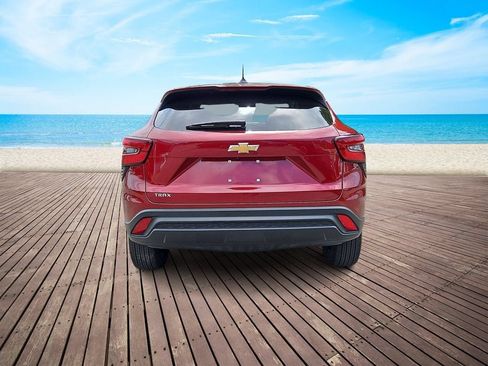 Certified 2025 Chevrolet Trax LS w/ Driver Confidence Package FWD image 5