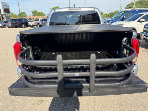 Used 2017 Toyota Tacoma Limited w/ Tow Package AWD/4WD image 12