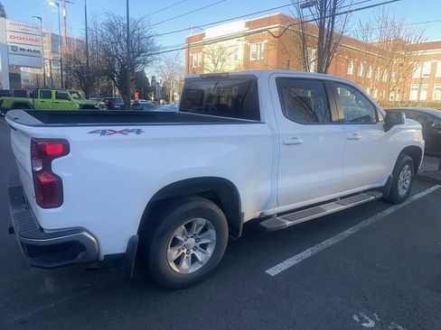 Used 2022 Chevrolet Silverado 1500 LT image 2