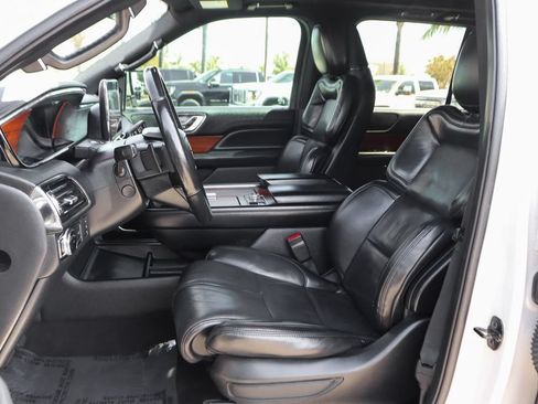 Used 2020 Lincoln Navigator Reserve w/ Equipment Group 208A Reserve AWD/4WD image 23