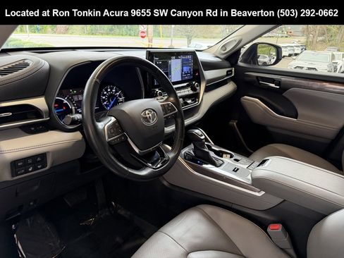 Used 2020 Toyota Highlander Platinum image 16