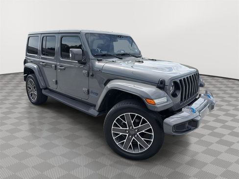 Used 2023 Jeep Wrangler Unlimited Sahara AWD/4WD image 3
