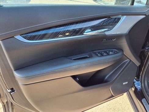Used 2024 Cadillac XT6 Premium Luxury image 13