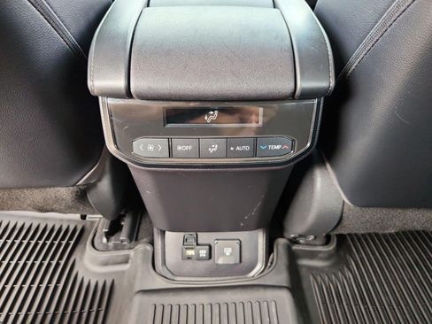 Used 2021 Toyota Highlander Limited FWD image 22