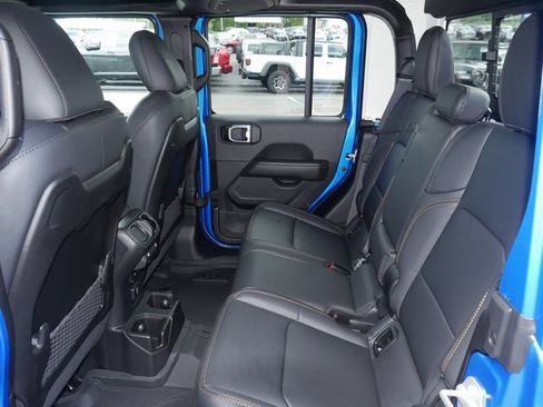 New 2025 Jeep Gladiator High Tide image 24