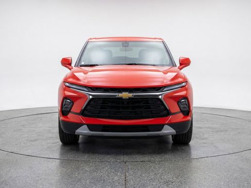 Used 2025 Chevrolet Blazer LT FWD image 2