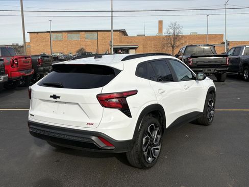 Used 2024 Chevrolet Trax RS w/ Sunroof Package image 8
