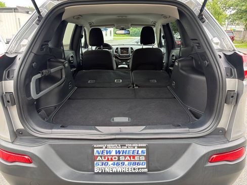 Used 2015 Jeep Cherokee Latitude w/ Cold Weather Group AWD/4WD image 27