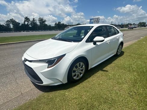 Used 2023 Toyota Corolla LE FWD image 4