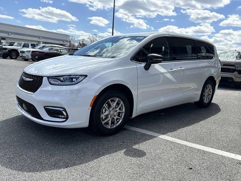 New 2026 Chrysler Pacifica Select FWD image 7