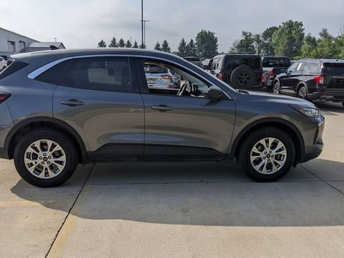 Used 2023 Ford Escape Active w/ Tech Pack #1 AWD/4WD image 2