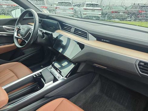 Used 2024 Audi Q8 e-tron Premium Plus w/ Premium Plus Package image 13