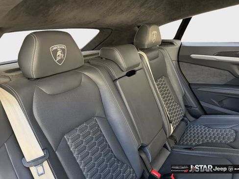 Used 2022 Lamborghini Urus AWD/4WD image 31