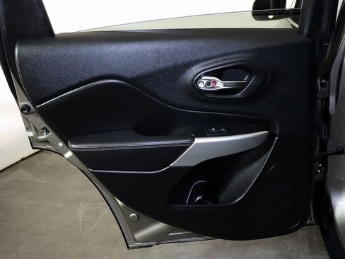 Used 2018 Jeep Cherokee Latitude Plus w/ Cold Weather Group image 26