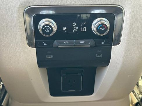 Used 2022 GMC Yukon XL Denali image 17