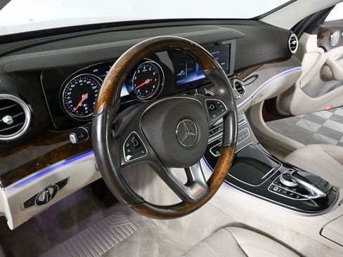 Used 2017 Mercedes-Benz E 300 4MATIC image 6
