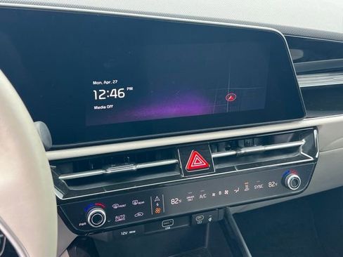Certified 2024 Kia Niro Wave w/ Wave Preserve Package FWD image 19