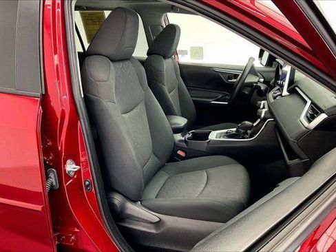 Used 2024 Toyota RAV4 XLE w/ Convenience Package image 6