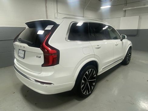 Certified 2025 Volvo XC90 B6 Plus image 3
