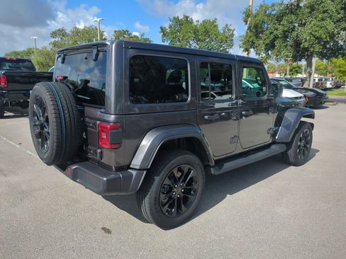 Used 2025 Jeep Wrangler Unlimited Sahara AWD/4WD image 6