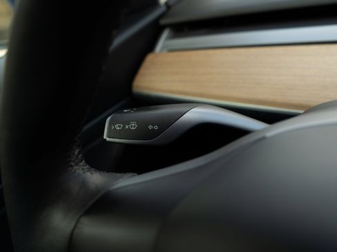 Used 2021 Tesla Model 3 Standard Range Plus image 22