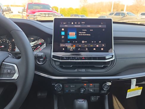 New 2026 Jeep Compass Latitude image 9