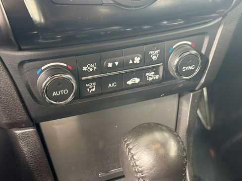 Used 2013 Acura ILX Hybrid w/ Technology Package FWD image 18