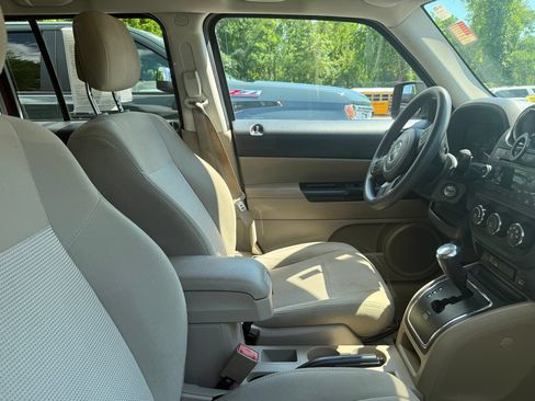 Used 2016 Jeep Patriot Sport w/ Power Value Group FWD image 9
