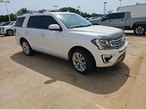 Used 2018 Ford Expedition Limited w/ Equipment Group 302A AWD/4WD image 7