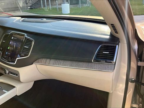 Used 2023 Volvo XC90 T8 Ultimate AWD/4WD image 21