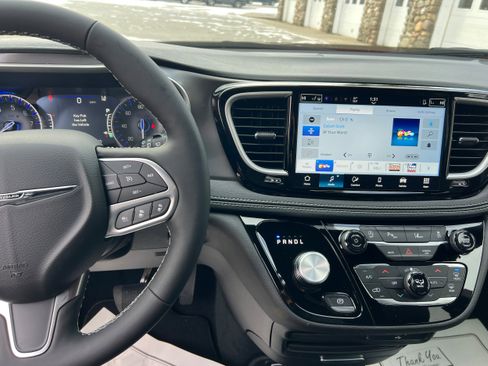 New 2026 Chrysler Pacifica Select image 14