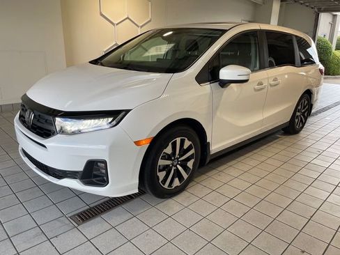 Certified 2026 Honda Odyssey EX-L image 4