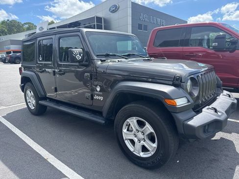 Used 2018 Jeep Wrangler Unlimited Sport S AWD/4WD image 1