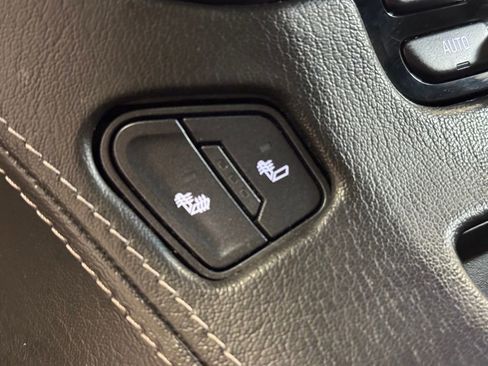 Used 2018 Chevrolet Tahoe LT w/ LT Signature Package image 39