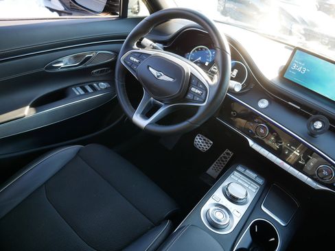 Used 2023 Genesis GV70 2.5T w/ Sport Prestige Package image 9