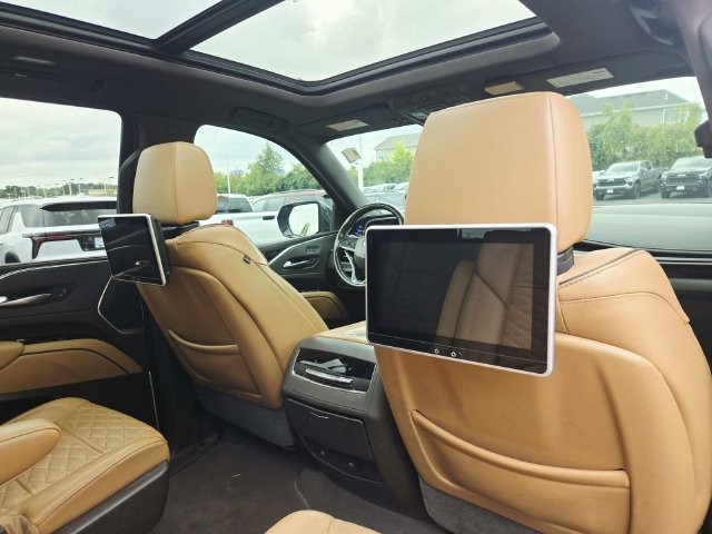 Certified 2022 Cadillac Escalade Premium Luxury w/ Performance Package AWD/4WD image 17