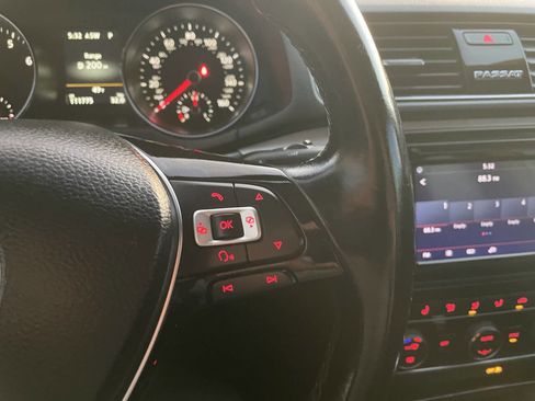 Used 2018 Volkswagen Passat 2.0T SE image 30
