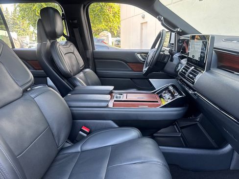 Used 2023 Lincoln Navigator L Reserve AWD/4WD image 16