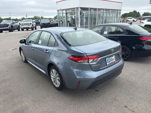 Used 2026 Toyota Corolla LE w/ LE Premium Package FWD image 6
