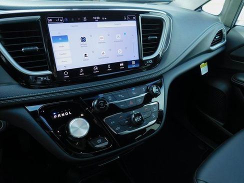 New 2026 Chrysler Pacifica Select FWD image 15