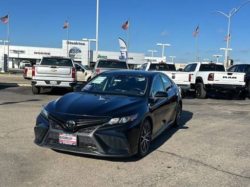 Used 2023 Toyota Camry SE image 8