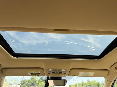 Used 2019 Toyota Highlander XLE AWD/4WD image 32
