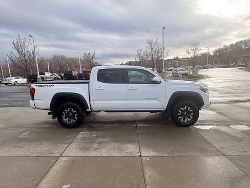 Used 2018 Toyota Tacoma TRD Off-Road image 4