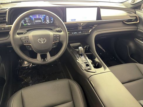 Used 2025 Toyota Crown Signia AWD/4WD image 21