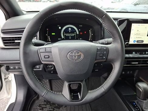 Used 2025 Toyota Camry SE image 15