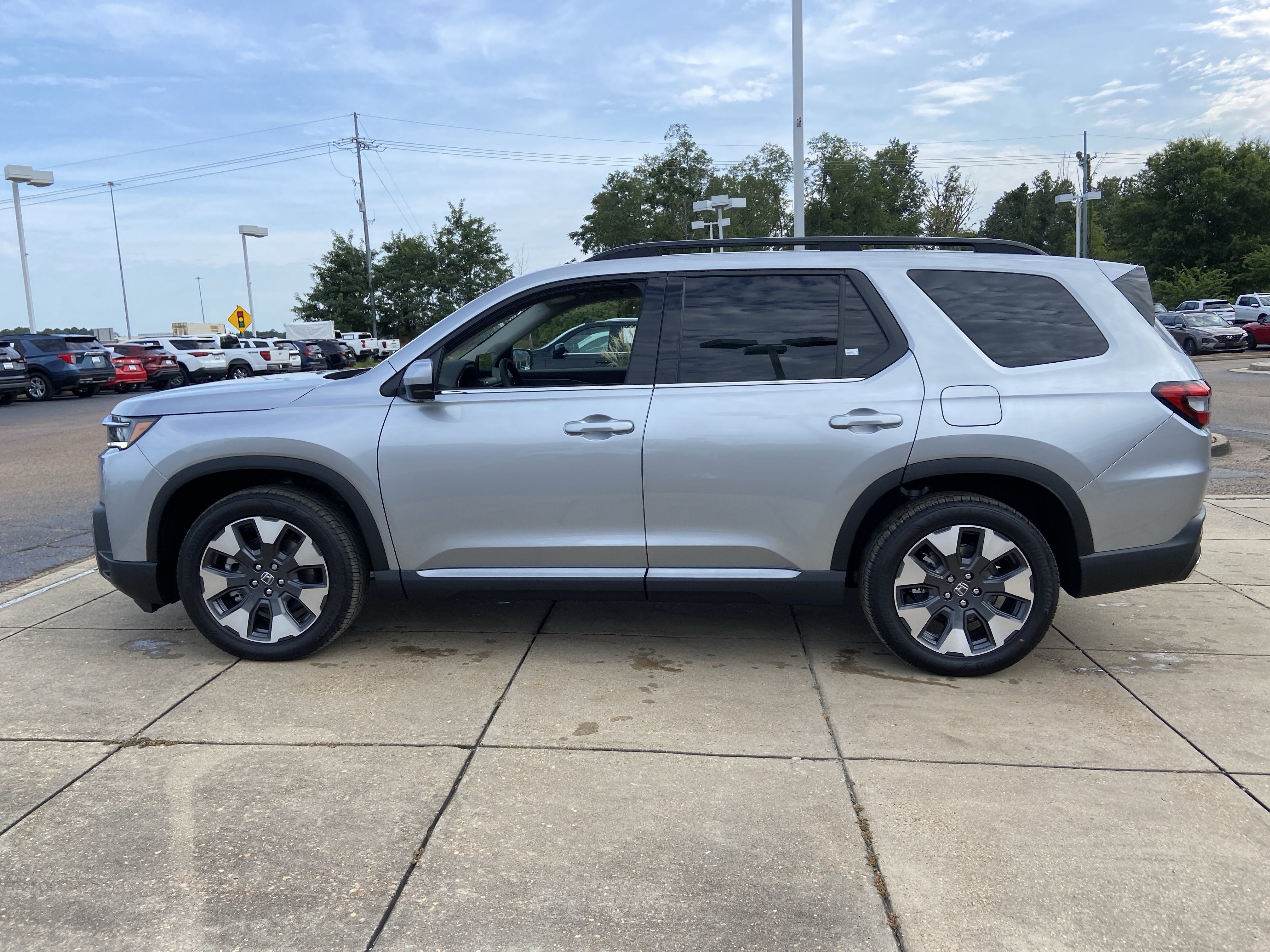 New 2026 Honda Pilot Touring image 6